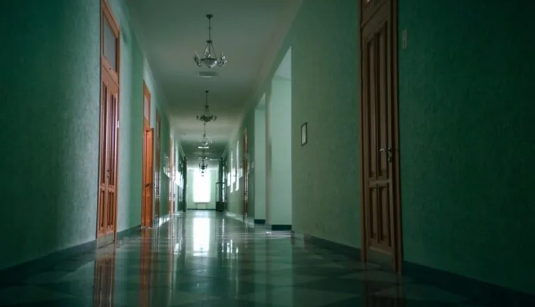 Момент из 6 серии 1 сезона